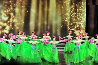 师生舞蹈团翩跹的舞姿